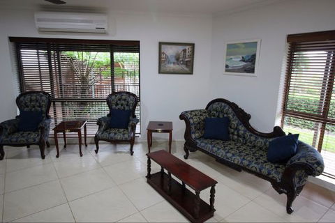 3 Bedroom Holiday House - Lightning Ridge Tourism 2